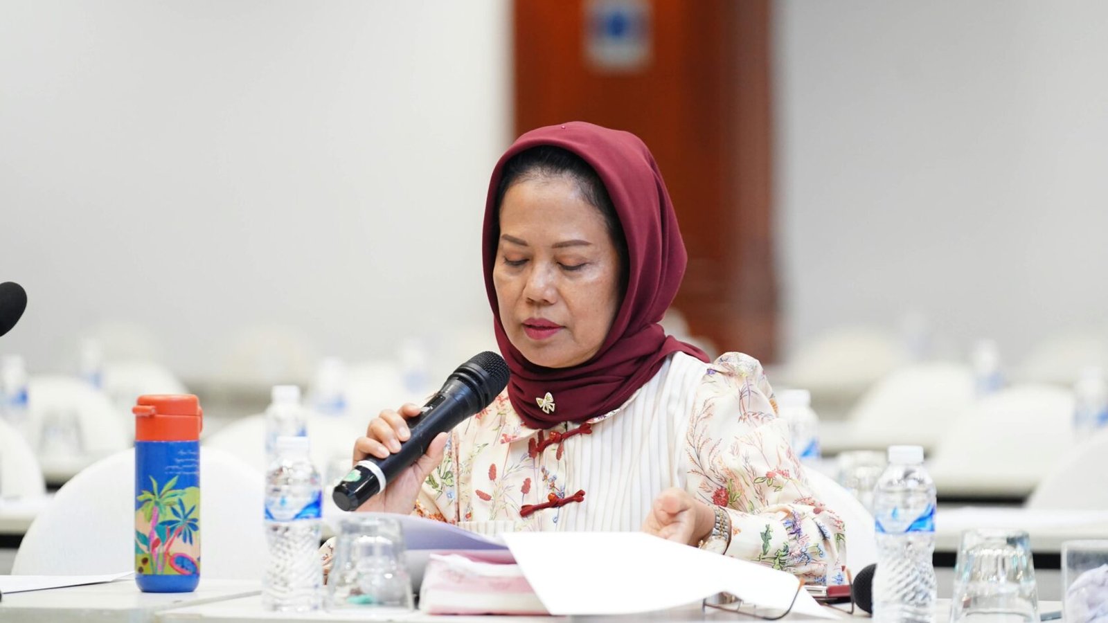 Anggota DPRD Jawa Timur, Dr. Sri Untari Bisowarno, M.AP., saat memberikan pandangan dalam agenda orientasi dan pembekalan anggota DPRD Jatim di Surabaya. >