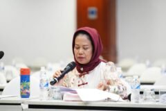 Anggota DPRD Jawa Timur, Dr. Sri Untari Bisowarno, M.AP., saat memberikan pandangan dalam agenda orientasi dan pembekalan anggota DPRD Jatim di Surabaya. >