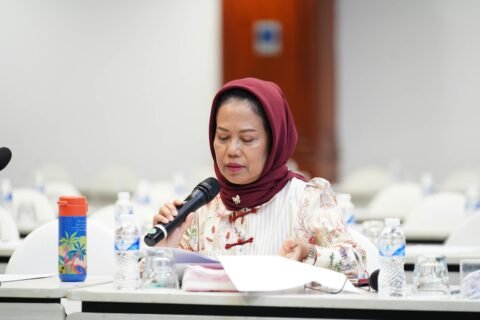 Anggota DPRD Jawa Timur, Dr. Sri Untari Bisowarno, M.AP., saat memberikan pandangan dalam agenda orientasi dan pembekalan anggota DPRD Jatim di Surabaya. >
