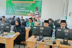 Suasana perlombaan mahasiswa PTKIN se-Jawa dan Madura di mana delegasi UIN Malang tengah fokus bertanding dan mengadu gagasan untuk meraih prestasi terbaik.