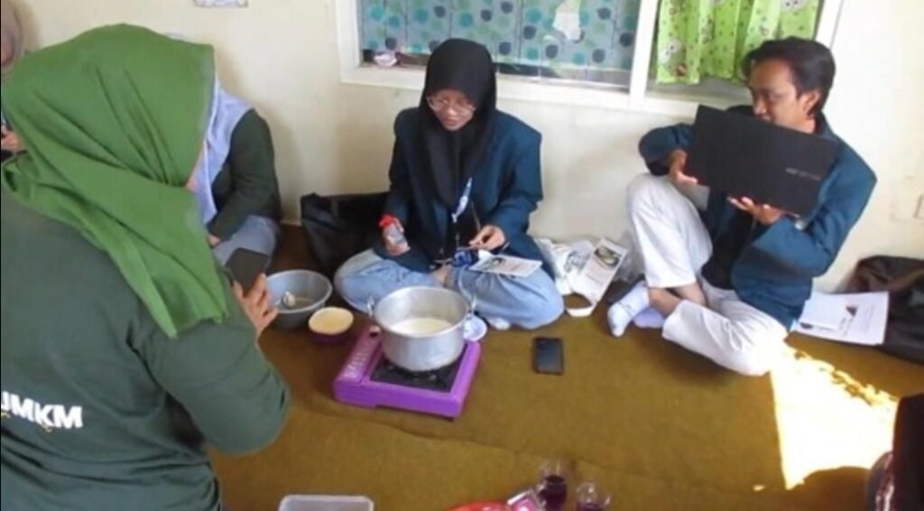 Pelatihan pembuatan dangke.