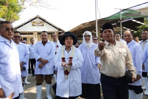 Bupati Pasuruan Rusdi Sutedjo, Titiek Soeharto, dan ketua KUTT Evi Zainal Abidin