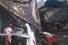 Kecelakaan maut terjadi di Dusun Sido Makmur, Kecamatan Gucialit, Kabupaten Lumajang. Sebuah truk bermuatan sembako yang melaju dari arah barat diduga mengalami gangguan pengereman saat melewati jalan menurun.