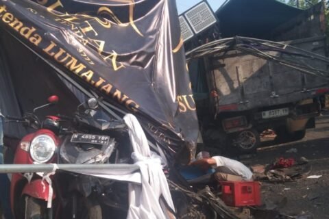 Kecelakaan maut terjadi di Dusun Sido Makmur, Kecamatan Gucialit, Kabupaten Lumajang. Sebuah truk bermuatan sembako yang melaju dari arah barat diduga mengalami gangguan pengereman saat melewati jalan menurun.