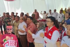Suasana peresmian dan peluncuran serentak Koperasi Desa/Kelurahan Merah Putih yang dihadiri oleh pejabat Kementerian Koperasi, Pemkab Mojokerto, serta warga setempat.