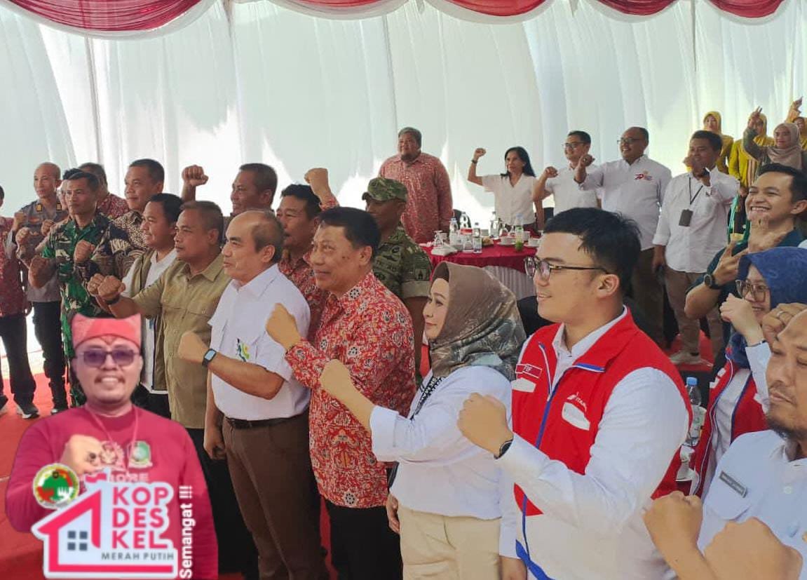 Suasana peresmian dan peluncuran serentak Koperasi Desa/Kelurahan Merah Putih yang dihadiri oleh pejabat Kementerian Koperasi, Pemkab Mojokerto, serta warga setempat.