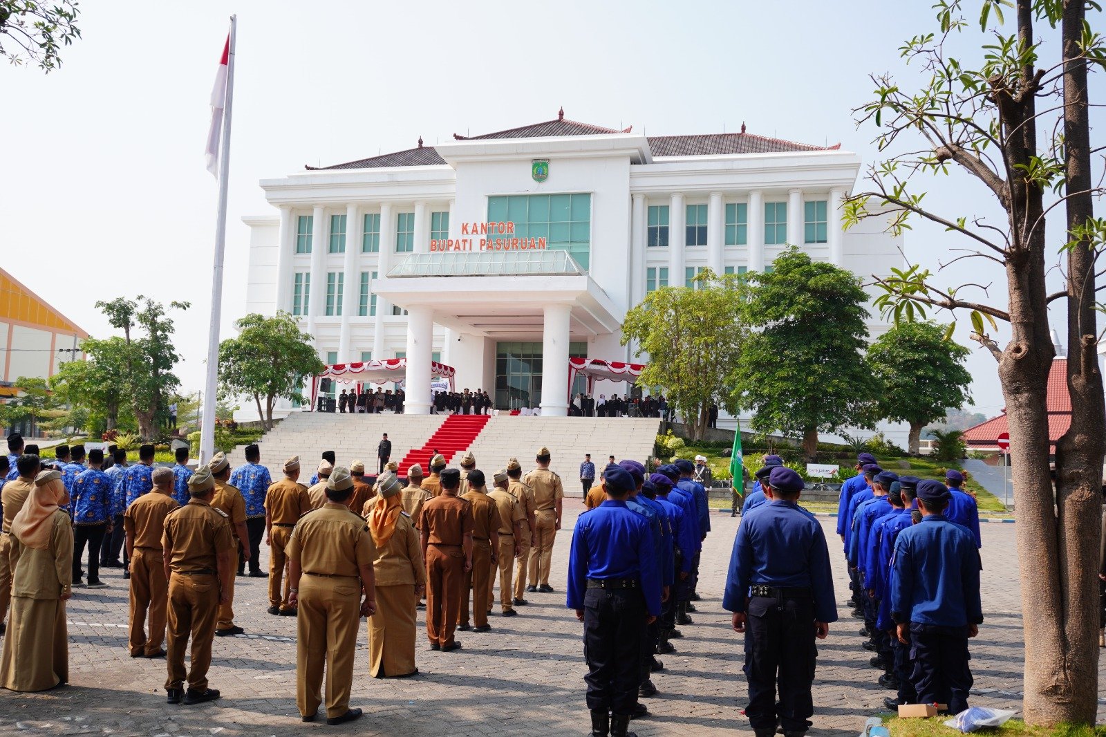 Momentum Persatuan Jatim Tangguh Rutan Bangil Ikuti Upacara Hari Jadi ke-81 Jatim