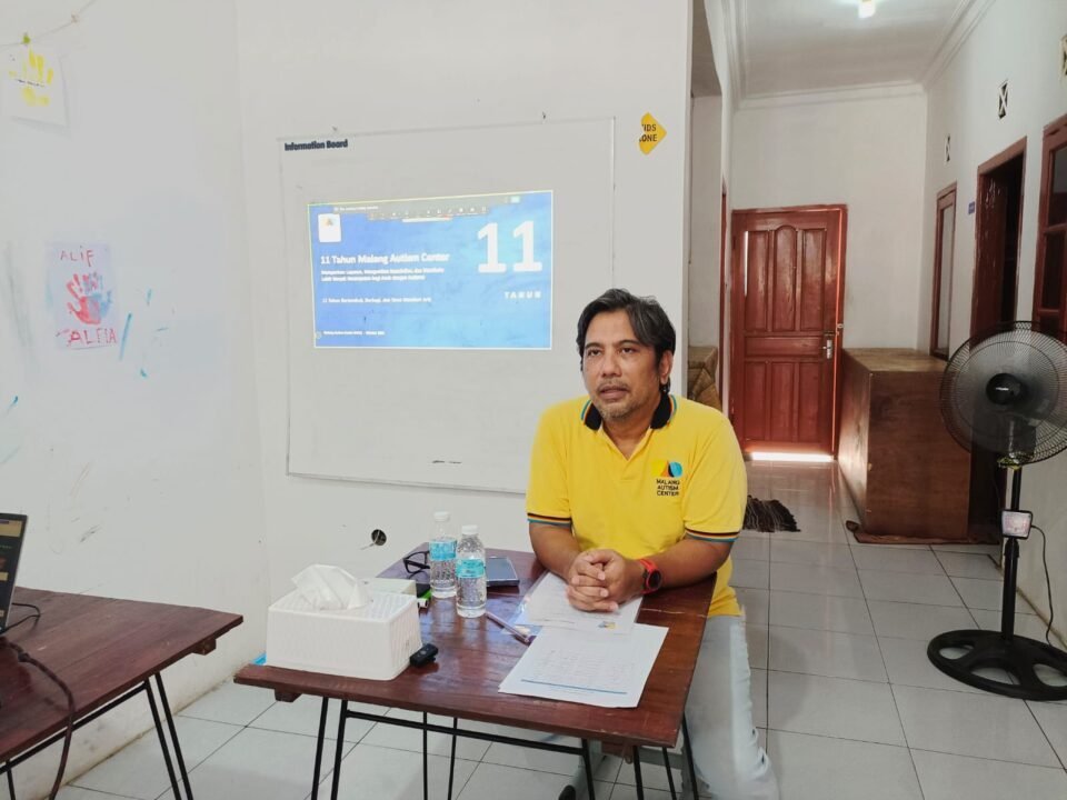 Pendiri MAC, Mohammad Cahyadi, S.E., saat memaparkan perkembangan program layanan dan fasilitas lembaga di hadapan publik.