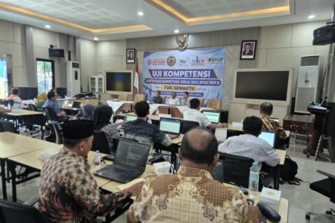 Suasana pelaksanaan Uji Kompetensi SKK Konstruksi Jenjang 7 TUK Sewaktu di Ruang Rapat Utama Dinas PU Bina Marga Provinsi Jawa Timur.