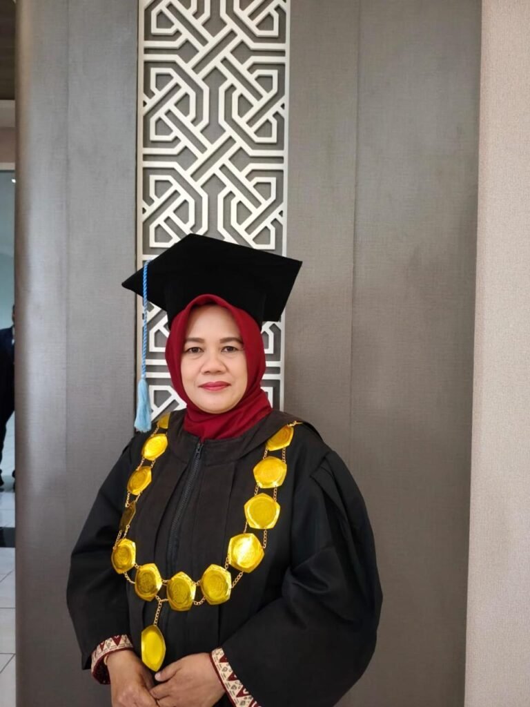 Prof. Dr. Hj. Erfaniah Zuhriah, M.H.(Guru Besar Hukum Keluarga Islam dan Dekan Fakultas Ushuluddin dan Studi Islam UIN Malang)
