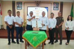 Kejari Ponorogo dan KAI Daop 7 Madiun menandatangani bidang Perdata dan Tata Usaha Negara./dok.DNY-HUM