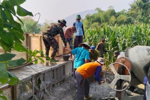 Kodim Ponorogo membangun lima jembatan Perintis Garuda tahap ketujuh di lima kecamatan Kabupaten Ponorogo./dok.DNY