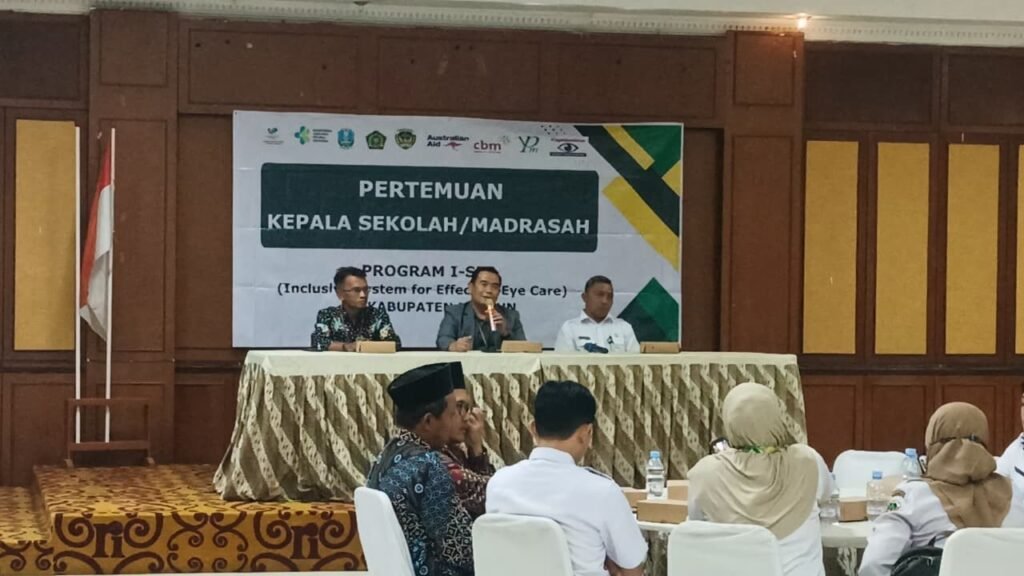 Yayasan Paramitra dan Kepala Sekolah jenjang SMP-Madrasah Madiun mengadakan diskusi publik untuk mematangkan layanan kesehatan mata inklusif./dok.DNY