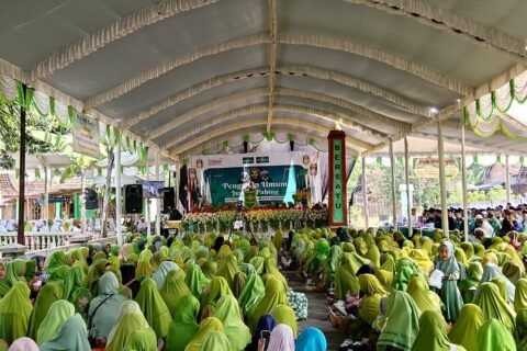 Pengajian Jumat Pahing Muslimat NU Widodaren Ngawi turut menyambut HSN 2026 di Pertigaan Tugu Tanjungrejo (2/10)./dok.QONY