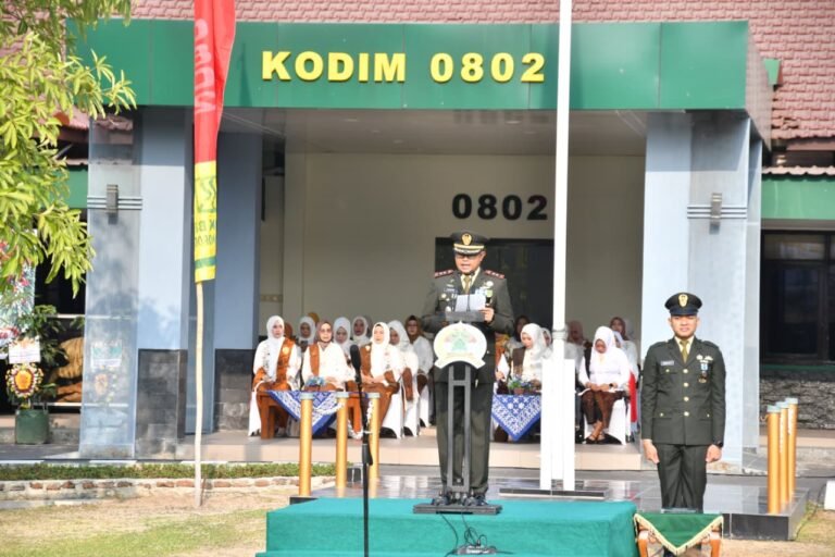 Kodim Ponorogo menggelar upacara HUT ke-81 TNI 2026, Senin (5/10)./dok.DNY
