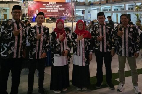 Jajaran dekanat Fakultas Syariah UIN Malang saat malam ramah tamah Rakernas Forum Dekan FSH PTKIN se-Indonesia 2026 di Yogyakarta, Senin (5/10)./dok.UIN Malang