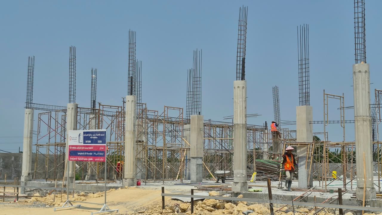 Masjid Fatimah Islamic Center IPHI Kabupaten Ngawi dalam tahap pembangunan fondasi dan pilar usai peletakan batu pertama pada September 2026./dok.QONY