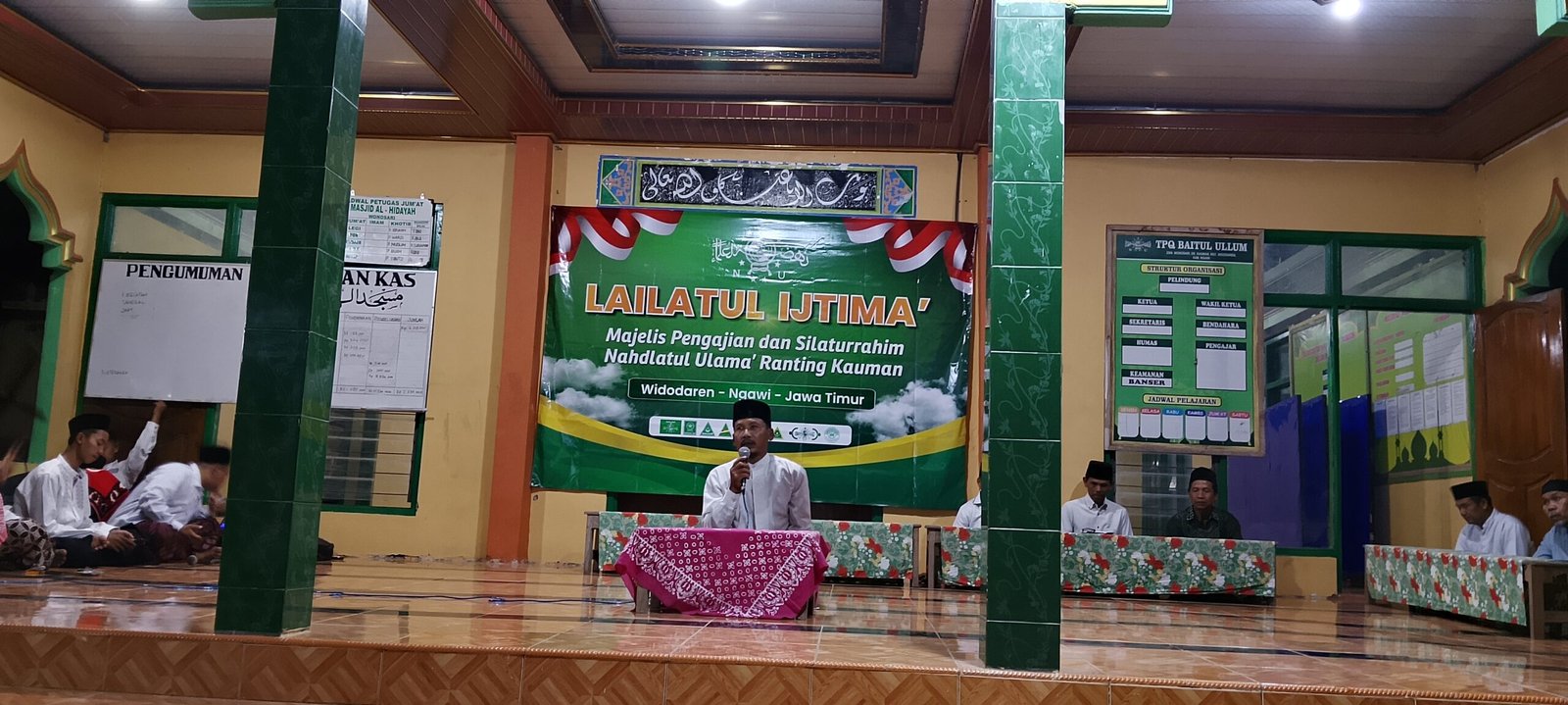 Kiai Supar Rais Syuriyah PRNU Kauman memimpin tahlil di acara Lailatul Ijtima (9/10)./dok.QONY