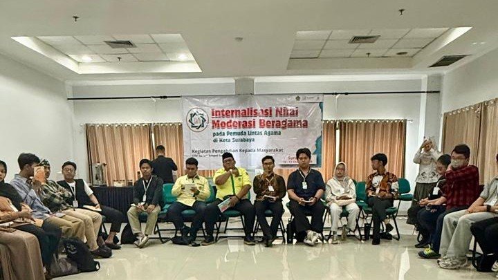 UIN Sunan Ampel Surabaya menggelar Penguatan Moderasi Beragama untuk memperkuat kerukunan pemuda lintas agama, Sabtu (10/10)./dok.QONY