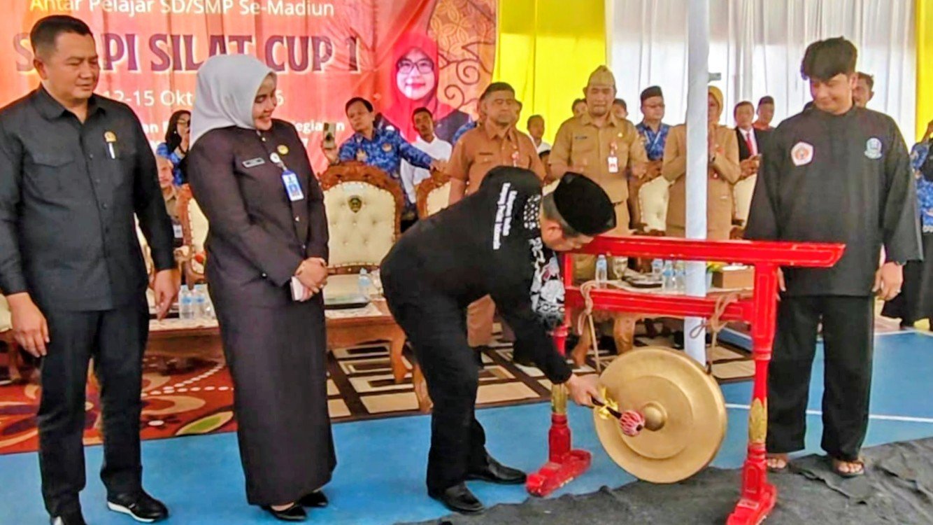 Bupati Madiun, Hari Wuryanto membuka SMAPI Silat Cup I, Senin (12/10) di SMA Negeri Pilangkenceng./dok.DNY-Kominfo