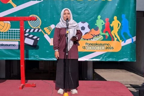 Ketua KKM Sub Rayon 58 sekaligus Kepala MTs Al Ittihad Belung Poncokusumo, Hj. Nunuk Sugiarti, S.Sos.,M.Pd., membuka Porseni 2026, Selasa (13/10)./dok.ROF