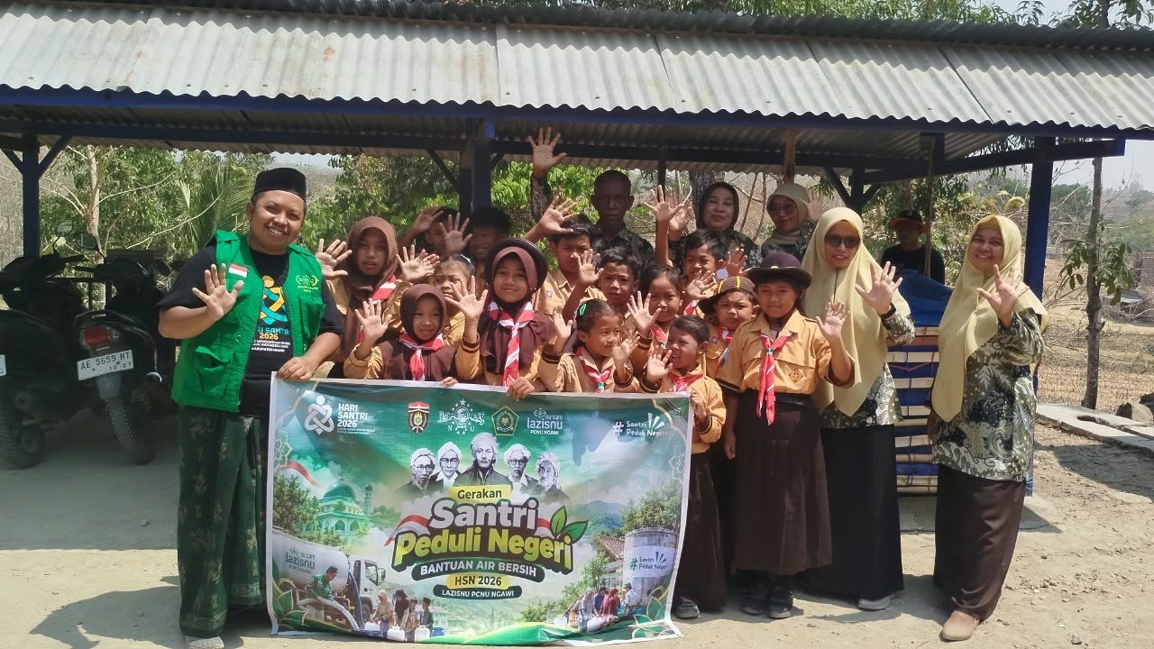 Bantuan air bersih dari NU Care LAZISNU Ngawi dan BPBD berada di pos air lingkungan SDN Kenongorejo 5./dok.QONY