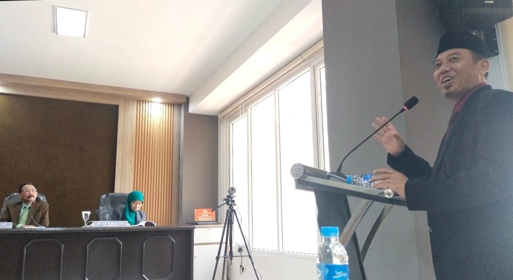 Surindi, M.Si., saat mempresentasikan disertasinya berjudul Pengembangan Media Pembelajaran Al-Islam Berbasis Google Sites sebagai Sarana Literasi Digital di SMA Muhammadiyah Jayapura./dok.UIN Malang