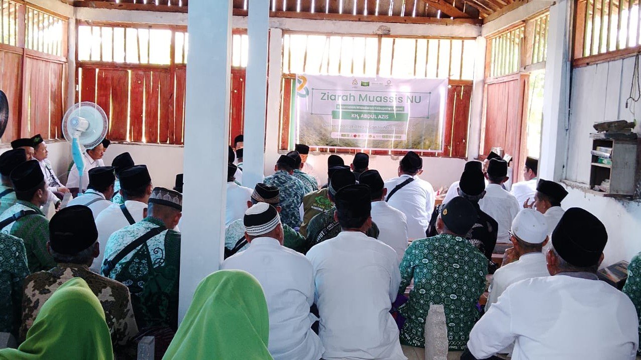Jamaah NU Widodaren ziarah di makam KH. Abdul Azis Tugu Sidolaju spesial HSN 2026./dok.QONY