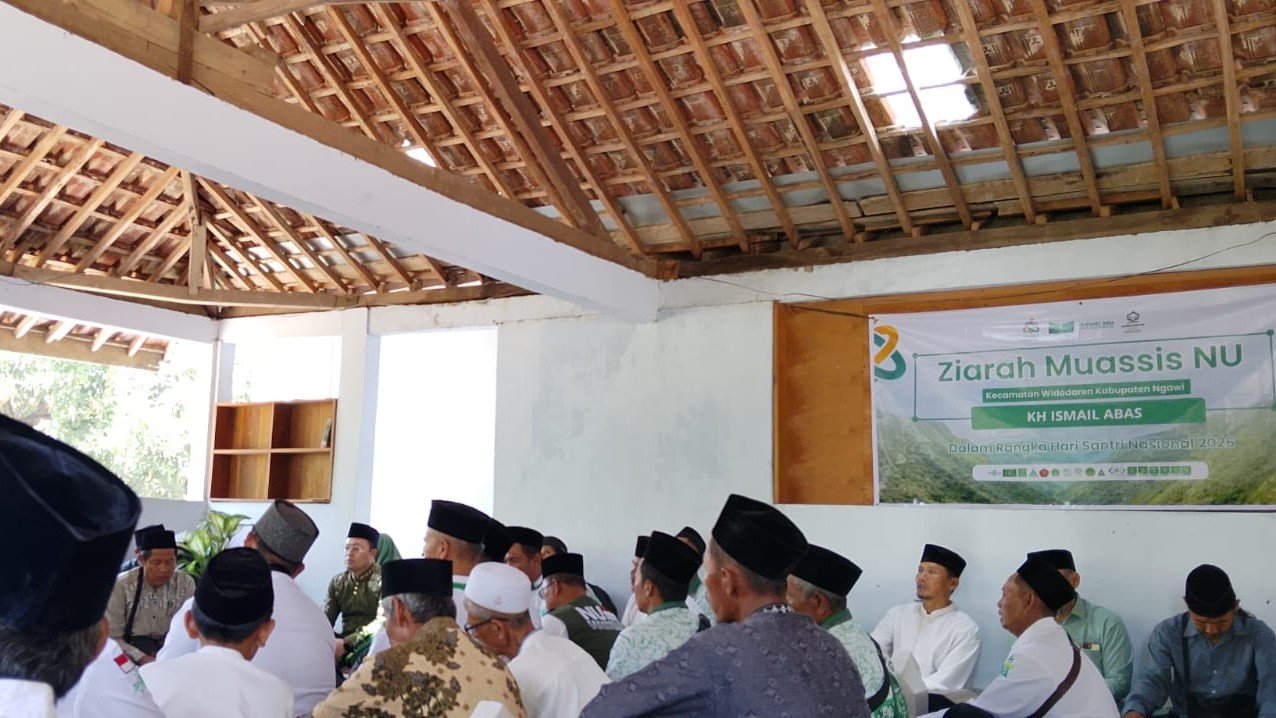 Ziarah di makam KH. Ismail Abbas Katerban, ahli waris Muassis, Gus M. Noval Al Haidar turut menyampaikan rasa syukur dan harapan./dok.QONY