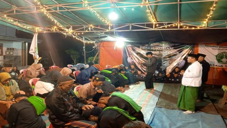 Enam belas santri Pagar Nusa Ampel Gading dibaiat, Jumat (18/9) di Tirtoyudo, Malang./dok.ROF