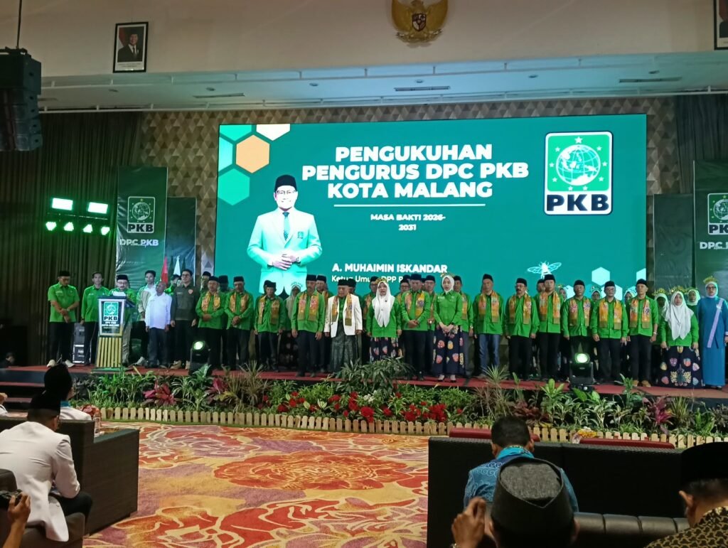 Suasana khidmat saat prosesi pengukuhan jajaran pengurus DPC PKB Kota Malang masa bakti 2026–2031 di Hotel Savana.