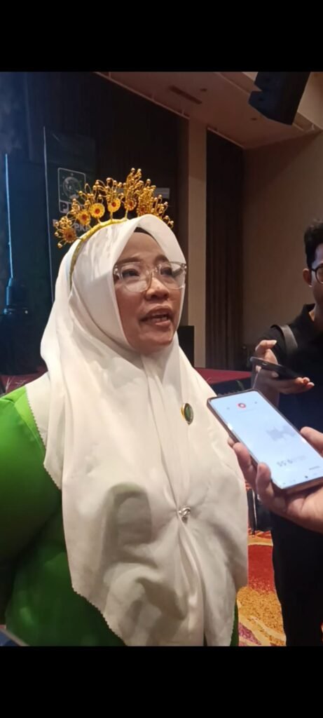 Ketua DPC PKB Kota Malang, Hj. Hikmah Bafaqih, M.Pd., saat memberikan keterangan kepada awak media usai acara pengukuhan pengurus masa bakti 2026–2031.