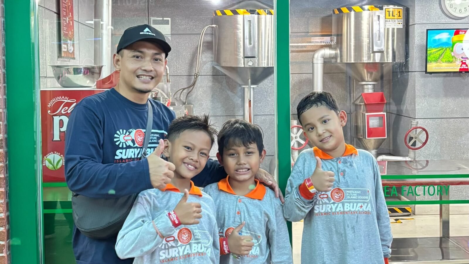 SDI Surya Buana Malang studi empiris ke Pasuruan dan Surabaya, Senin (19/10)./dok.MFT