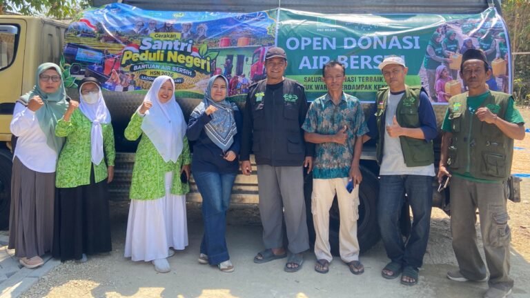 Merespons dampak kekeringan, NU Care LAZISNU, UPZIS, dan PAC Fatayat NU Ngawi menyalurkan 36.000 liter air bersih./dok.QONY