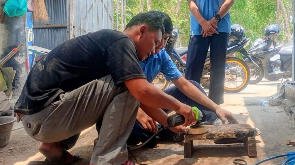 Budi Santoso dan Blarak Kreasi Madiun, inspirasi wirausaha melalui kerajinan kayu./dok.DNY