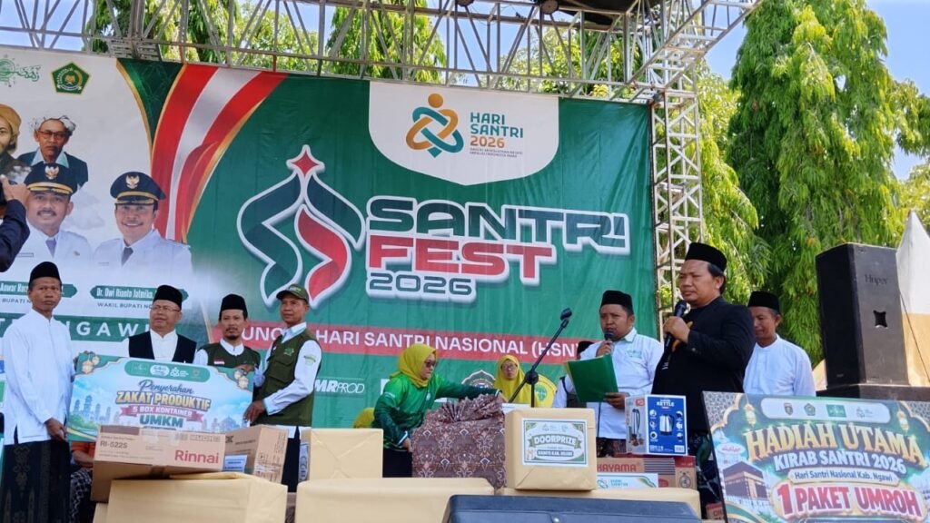 Peluncuran program zakat produktif 5 bilik kontainer NU Care LAZISNU PCNU Kabupaten Ngawi pada puncak HSN 2026 (22/10)./dok.QONY
