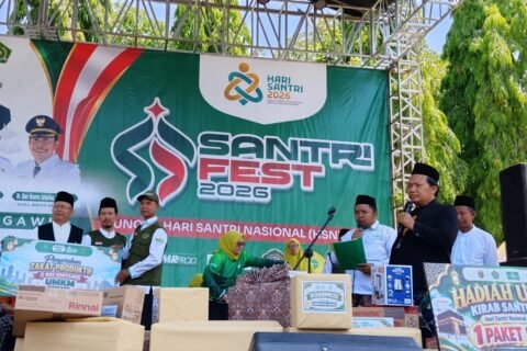 Peluncuran program zakat produktif 5 bilik kontainer NU Care LAZISNU PCNU Kabupaten Ngawi pada puncak HSN 2026 (22/10)./dok.QONY