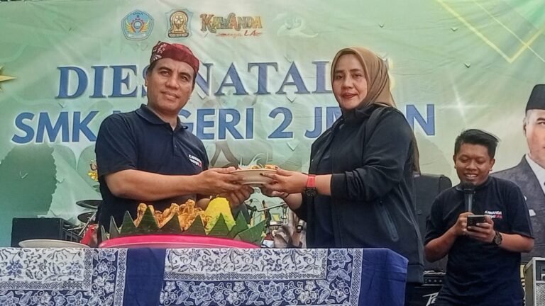 Tiga penghargaan nasional menjadi kado HUT ke-22 SMKN 2 Jiwan, Madiun./dok.Galuh Ari