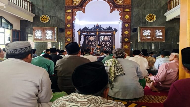 Hari Santri di Belung, KH Muhammad Nafi’ menekankan cinta Aswaja, NU, dan Tanah Air./dok.Rofii