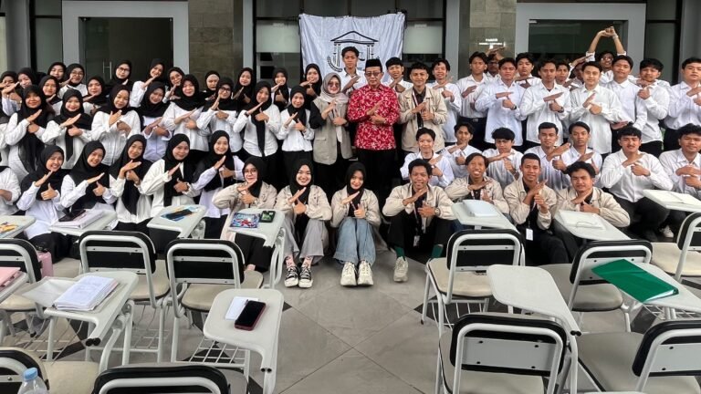 WD III Miftahul Huda menghadiri pembukaan rekrutmen anggota Ladec Fakultas Syariah UIN Malang 2026–2027, mahasiswa diajak kritis dan elegan./dok.UIN Malang