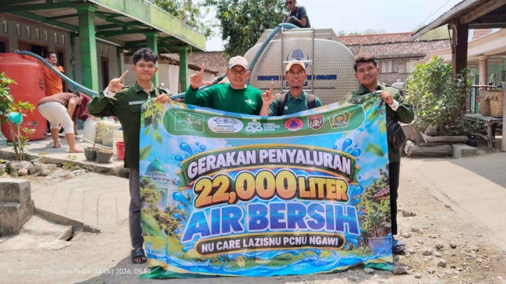 NU Care LAZISNU Ngawi tanggap krisis air bersih di Pitu, ajak mahasiswa STIT Islamiyah menyalurkan 10.000 liter air bersih./dok.Qony