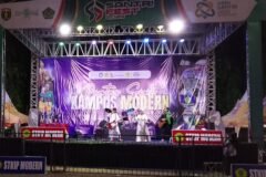 Aksi UKM GMC STKIP Modern Ngawi di atas panggung utama Alun-Alun Merdeka spesial Hari Santri 2026, Minggu (25/10) malam./dok.Qony