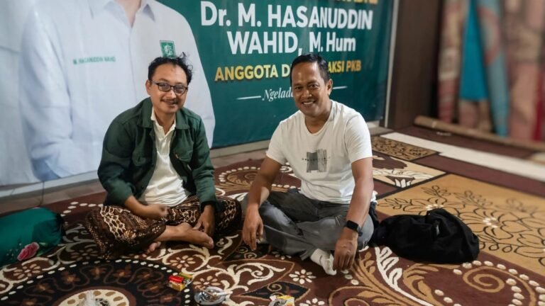 Silaturahmi Ketua Pagar Nusa Kabupaten Malang Saiful Anam dengan Hasanuddin Wahid, pengurus pimpinan pusat Pagar Nusa di Kota Batu (26/10/2026)./dok.Rofii
