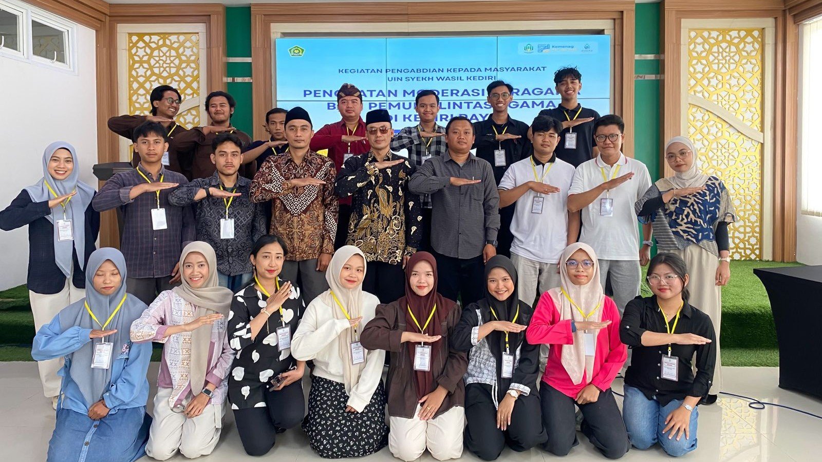 UIN Kediri menggelar Pelatihan Moderasi Beragama bagi 23 pemuda lintas agama se-Kediri Raya untuk membangun komunikasi dan jejaring positif (25/10)./dok.Qony