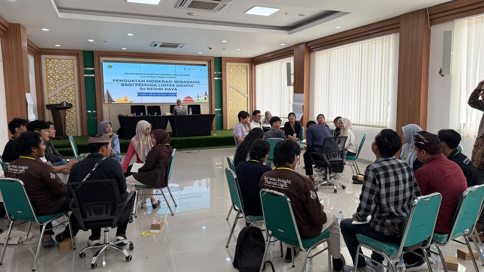 UIN Kediri menggelar Pelatihan Moderasi Beragama bagi 23 pemuda lintas agama se-Kediri Raya untuk membangun komunikasi dan jejaring positif (25/10)./dok.Qony