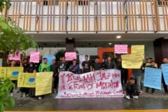 PMII Ngawi menyoroti karhutla hingga isu pendidikan, 40 mahasiswa menggelar Kuliah Jalanan bertajuk Raport Merah Kekuasaan sebagai aspirasi pada dua tahun Prabowo-Gibran./dok.Qony