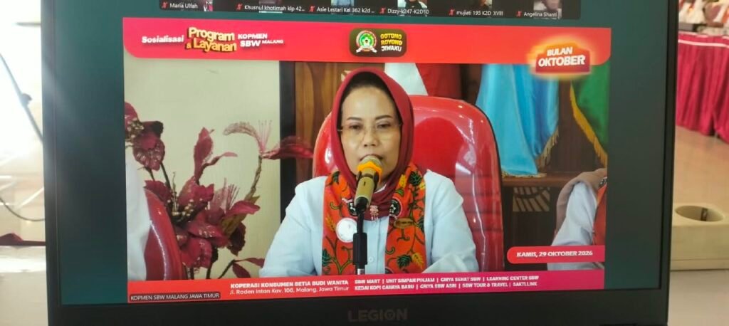 Sesi pemaparan materi dalam program pendidikan oleh Sri Untari secara daring dan luring.