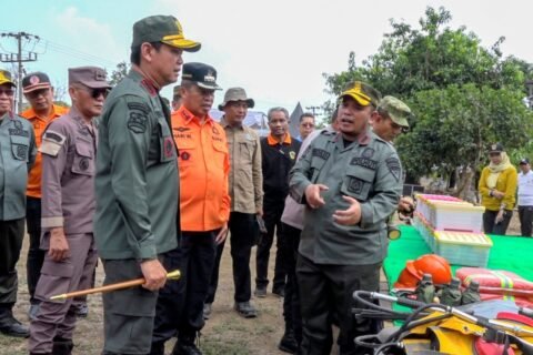 Di hadapan Bupati Madiun Hari Wuryanto, Perhutani menyiapkan 200 juta bibit pemulihan dan antisipasi bencana alam akibat karhutla dan El Nino./dok.Galuh Ari-Kominfo