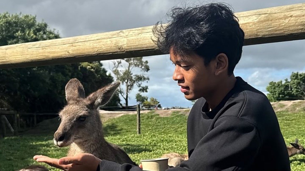 Veda Pratama batal balapan di Moto3 Australia 2026 karena cuaca buruk, sempat liburan sejenak sebelum mengalihkan fokus ke balap Moto3 Malaysia 2026./Instagram @veda_54