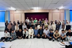 Dokumentasi bersama peserta seminar ilmiah dan pengabdian masyarakat